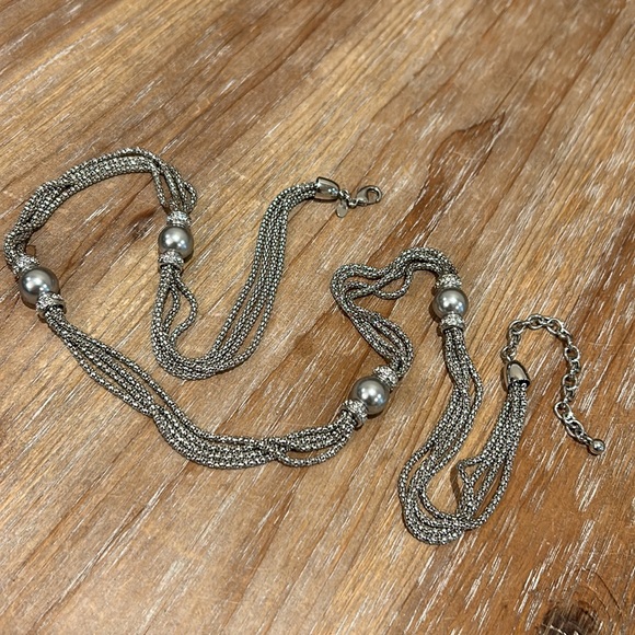 Premier Designs Pure Sophistication Silver Strand Necklace. - Picture 10 of 13